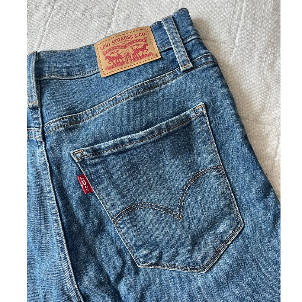 LEVIS high rise straight distressed & cropped jeans - size 26